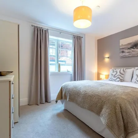 2 Bed In Oc-w814 * Whitby